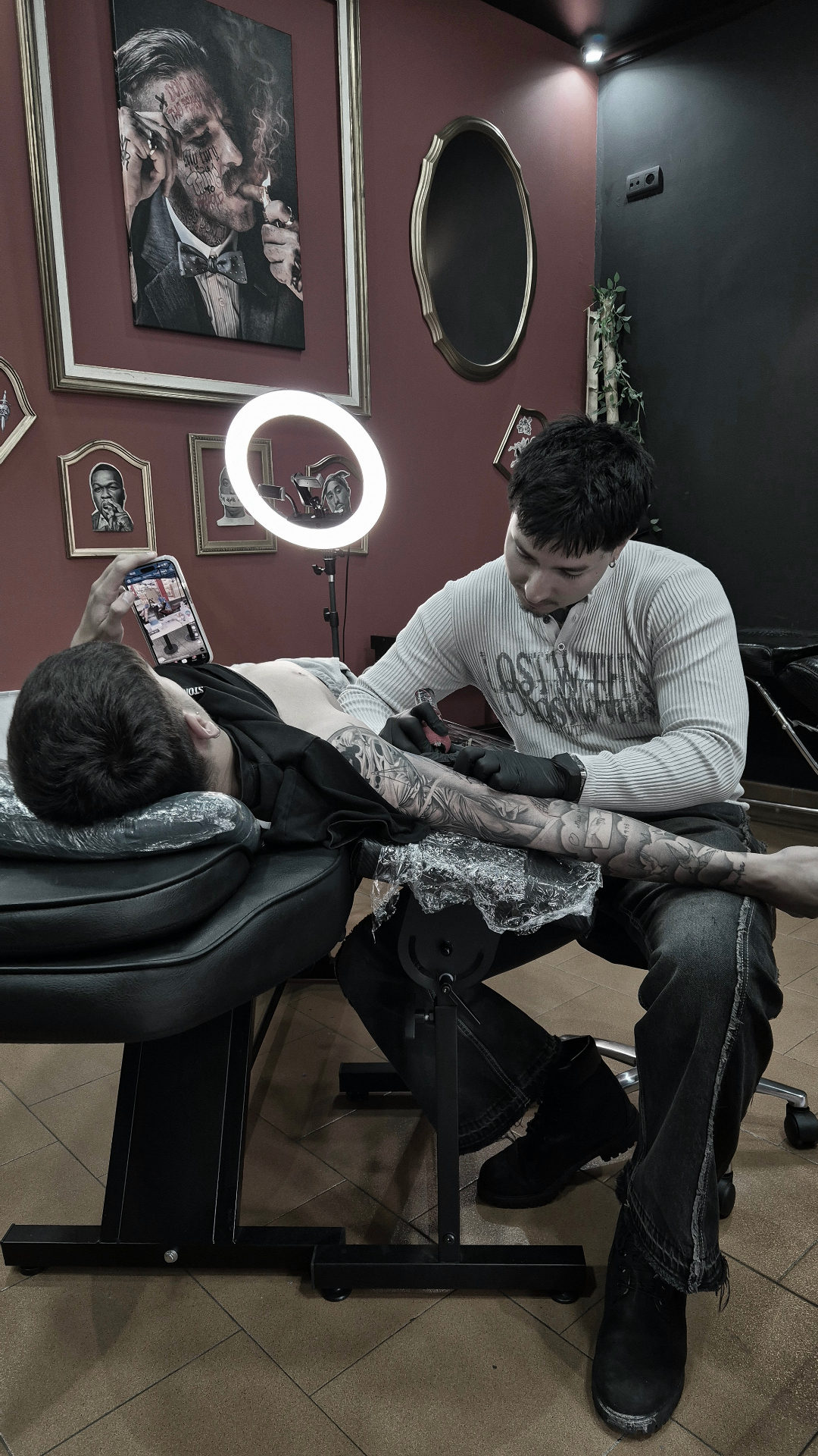 Safir Tattoo Vigo — Cabina de tatuaje